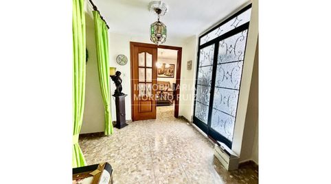 CASA BIEN DISTRIBUIDA Y POSIBILIDAD DE COCHERA.