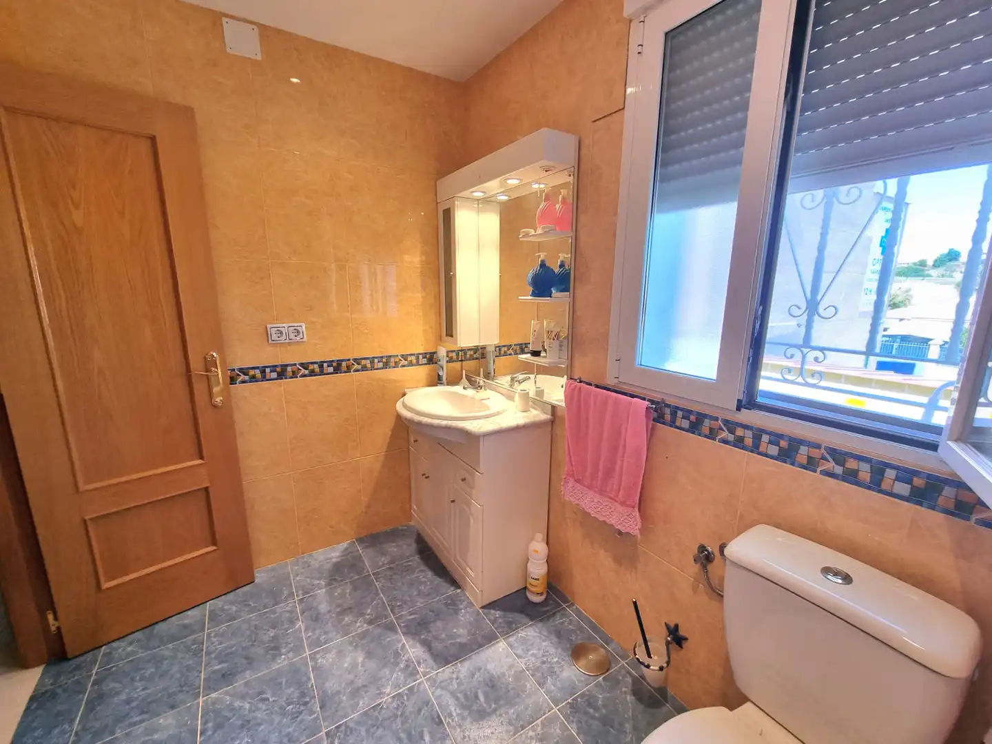 Bany de Casa o xalet en venda en Escalona amb Aire condicionat, Jardí privat i Traster