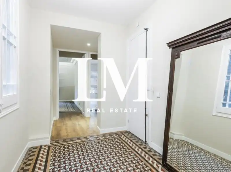 Vista exterior de Apartament en venda en Barcelona amb Aire condicionat, Terrassa i Balcó