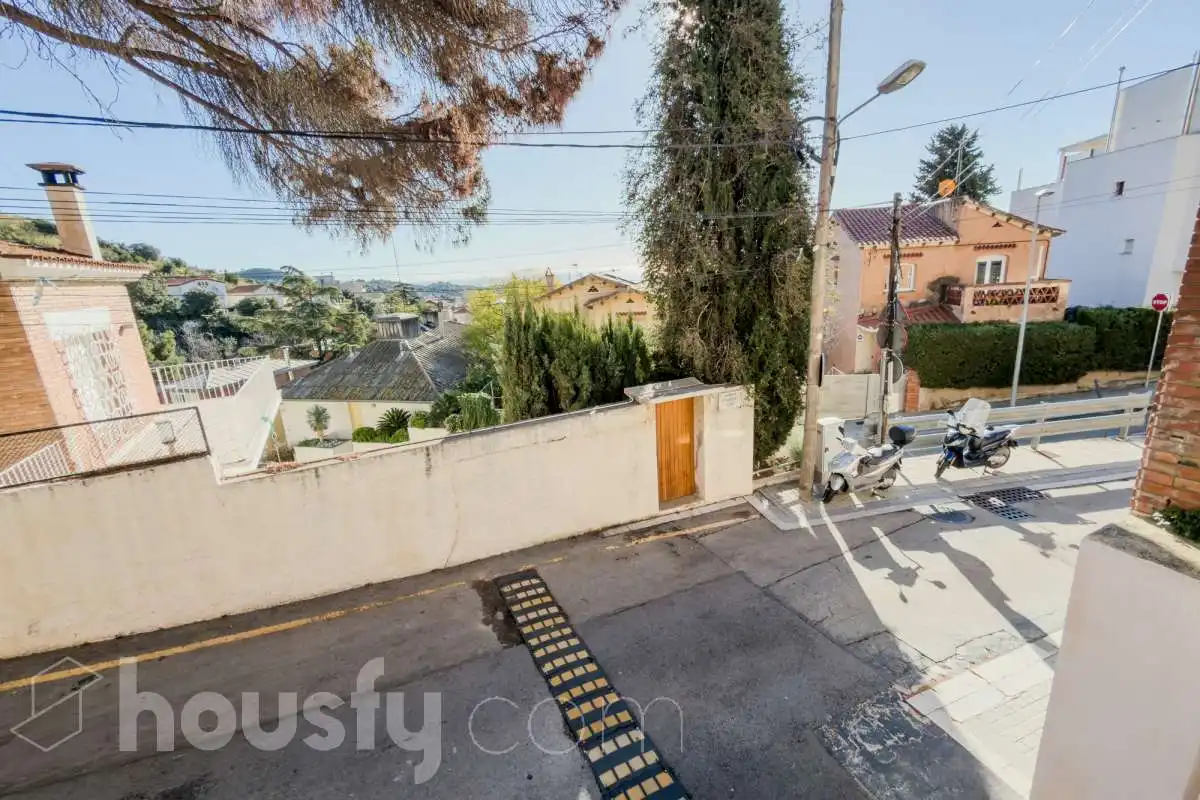 Vista exterior de Casa o chalet en venta en Barcelona con Aire acondicionado, Calefacción y Jardín privado