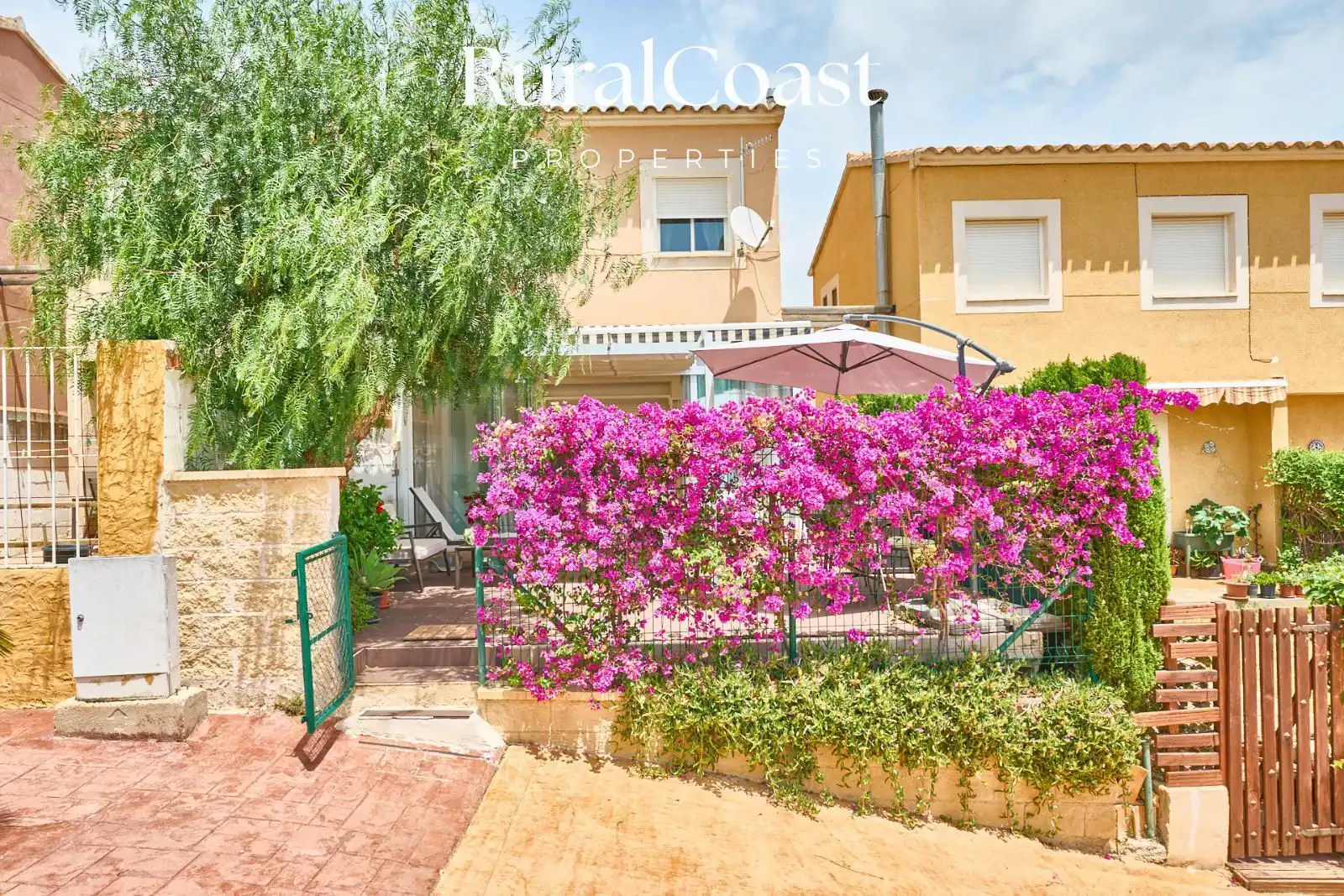 Vista exterior de Casa adosada en venta en Aigües con Aire acondicionado, Calefacción y Jardín privado