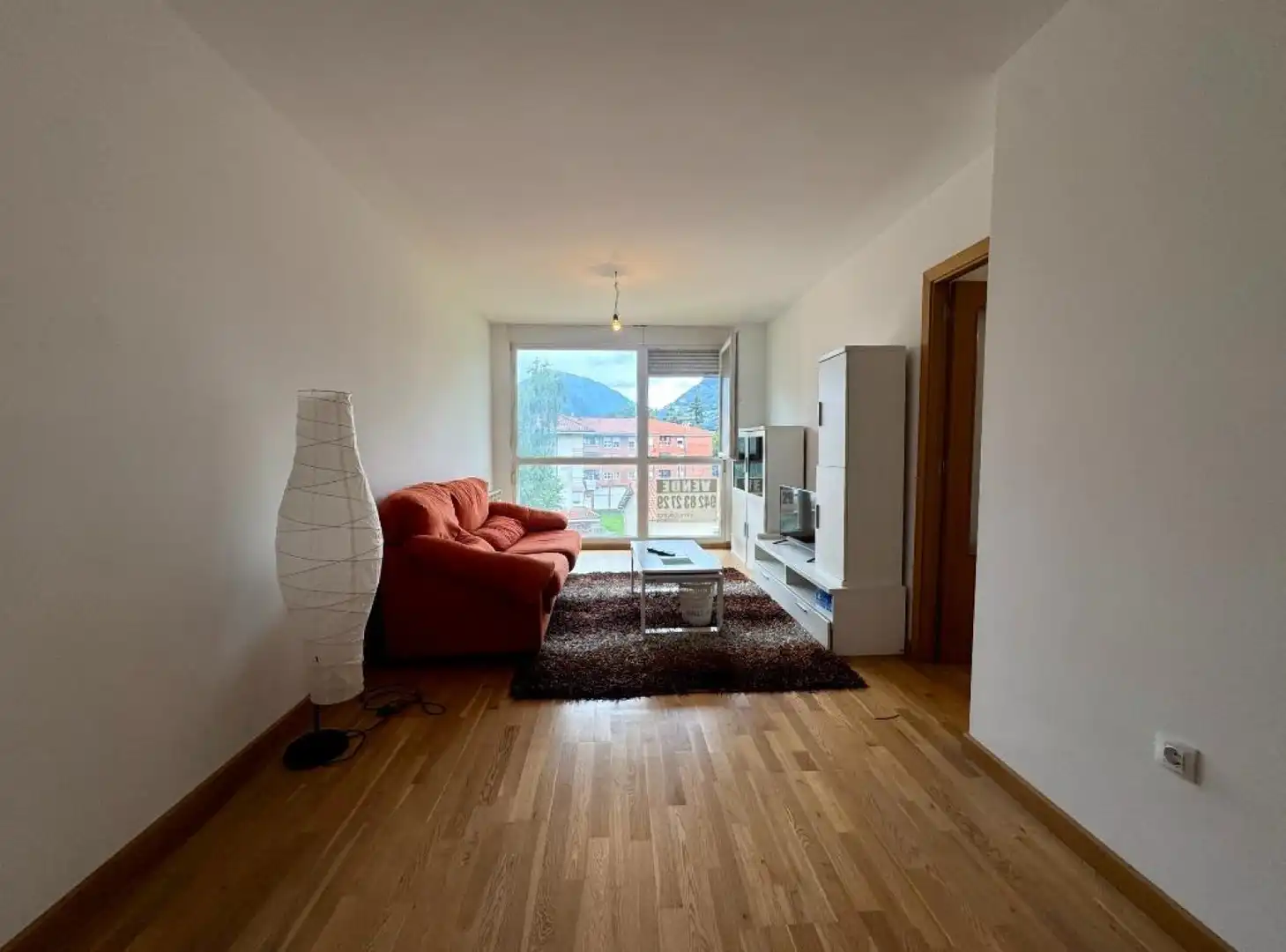 Sala de estar de Piso en venta en Los Corrales de Buelna  con Calefacción, Parquet y Terraza