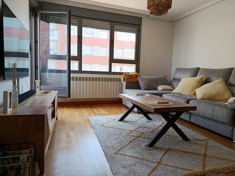 Sala d'estar de Pis en venda en Valladolid Capital amb Calefacció, Parquet i Terrassa