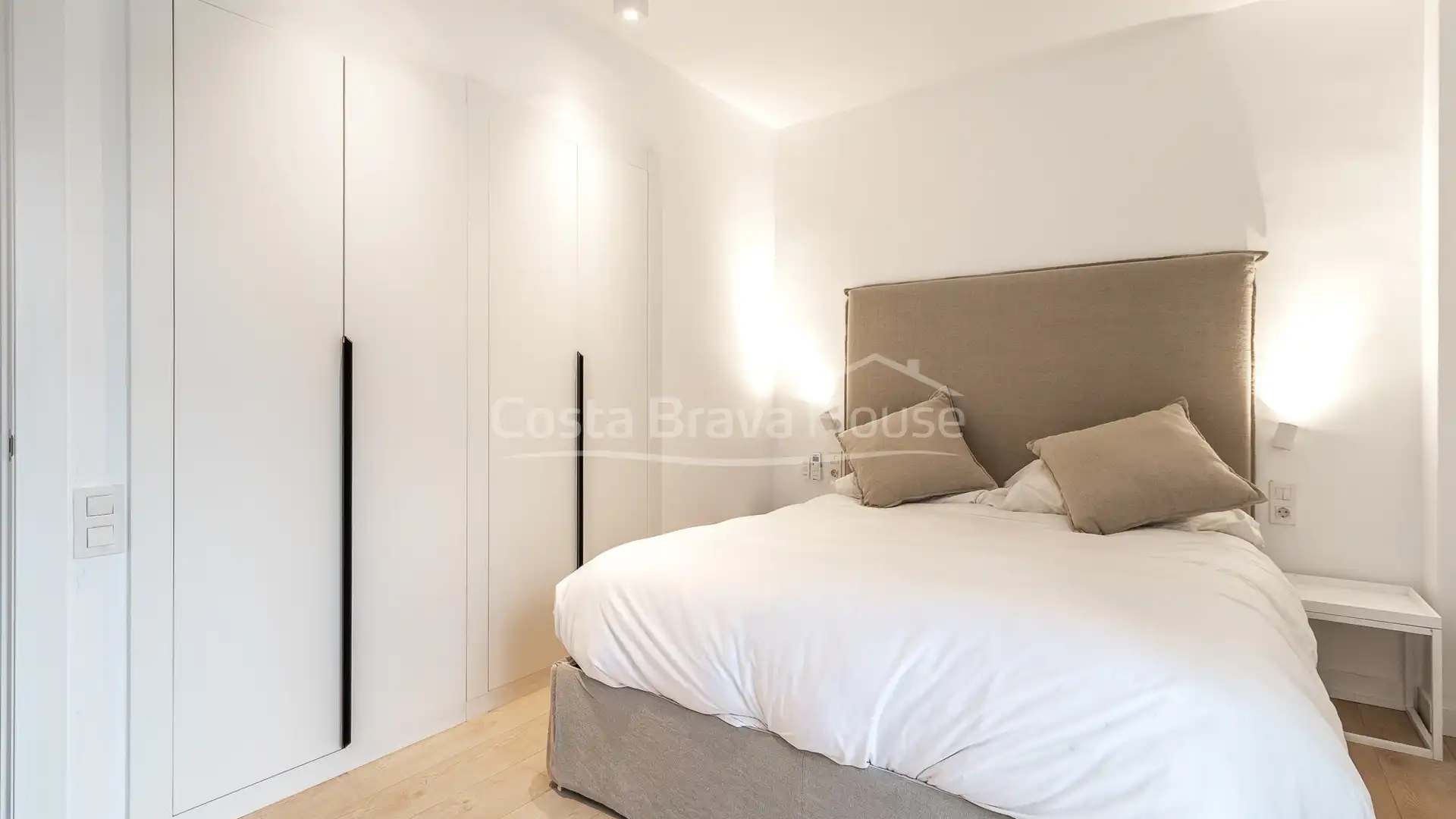 Bedroom of Apartments for sale in Palafrugell  with Air Conditioner, Heating and Parquet flooring