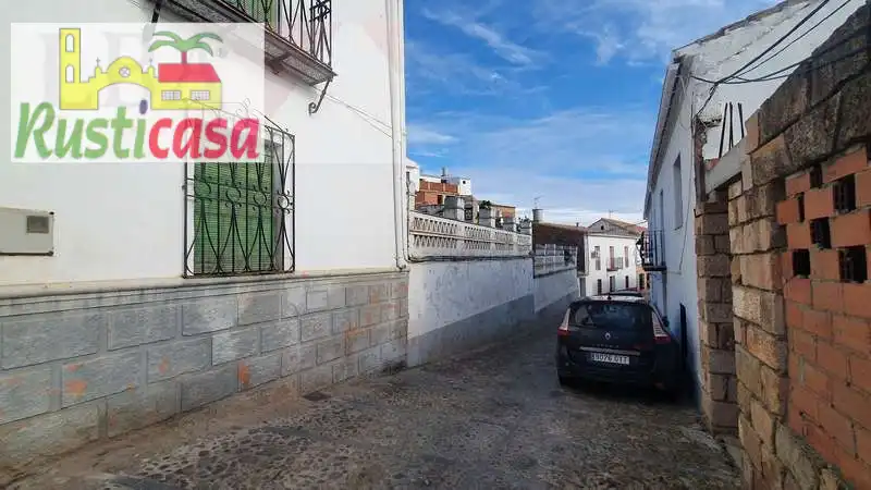 Vista exterior de Casa o chalet en venta en Baños de la Encina con Jardín privado