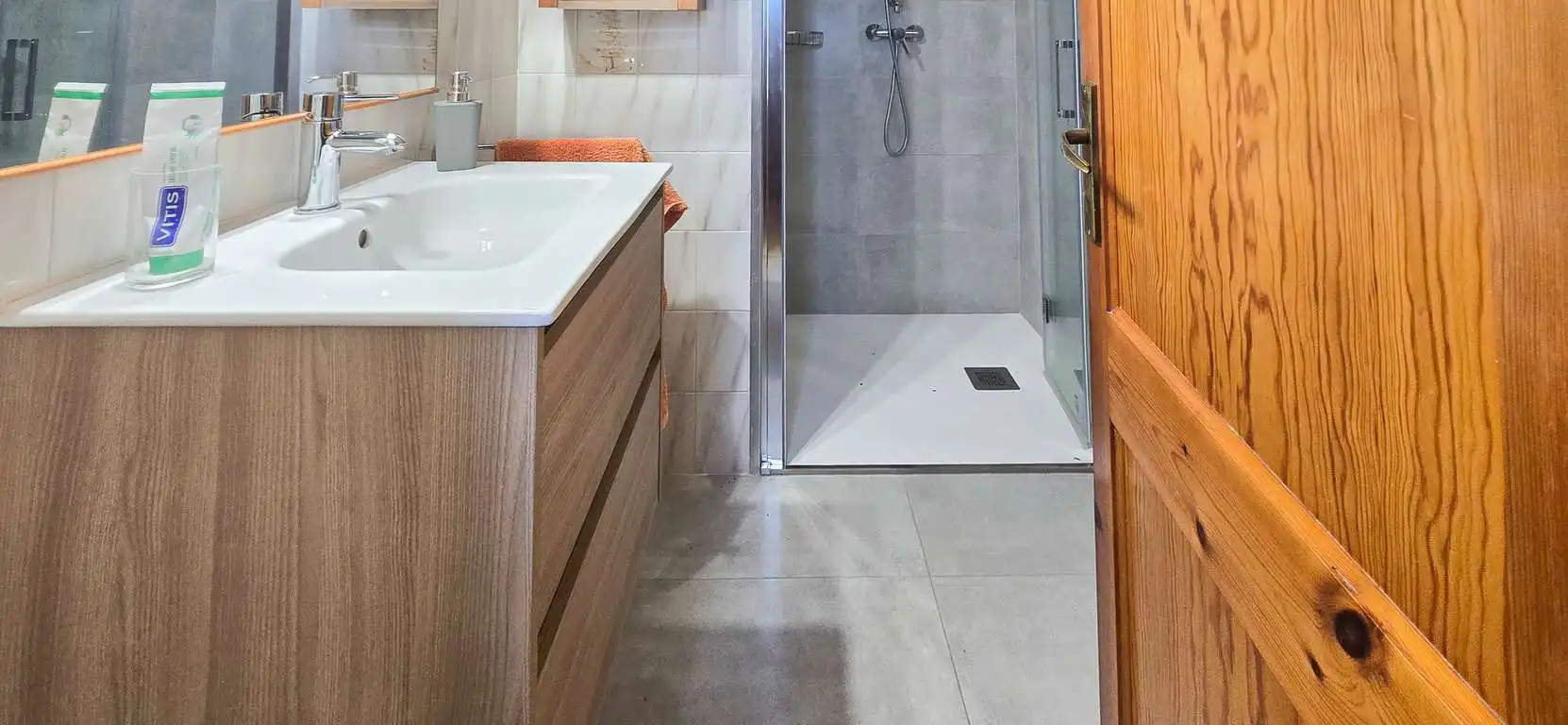 Bathroom of Detached homes for sale in L'Escala  with Air Conditioner, Private garden and Terrace