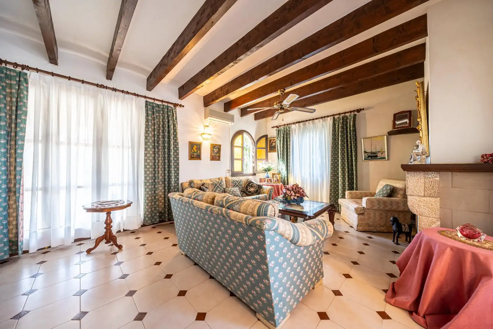 Living room of Houses for sale in Llucmajor  with Air Conditioner, Heating and Private garden