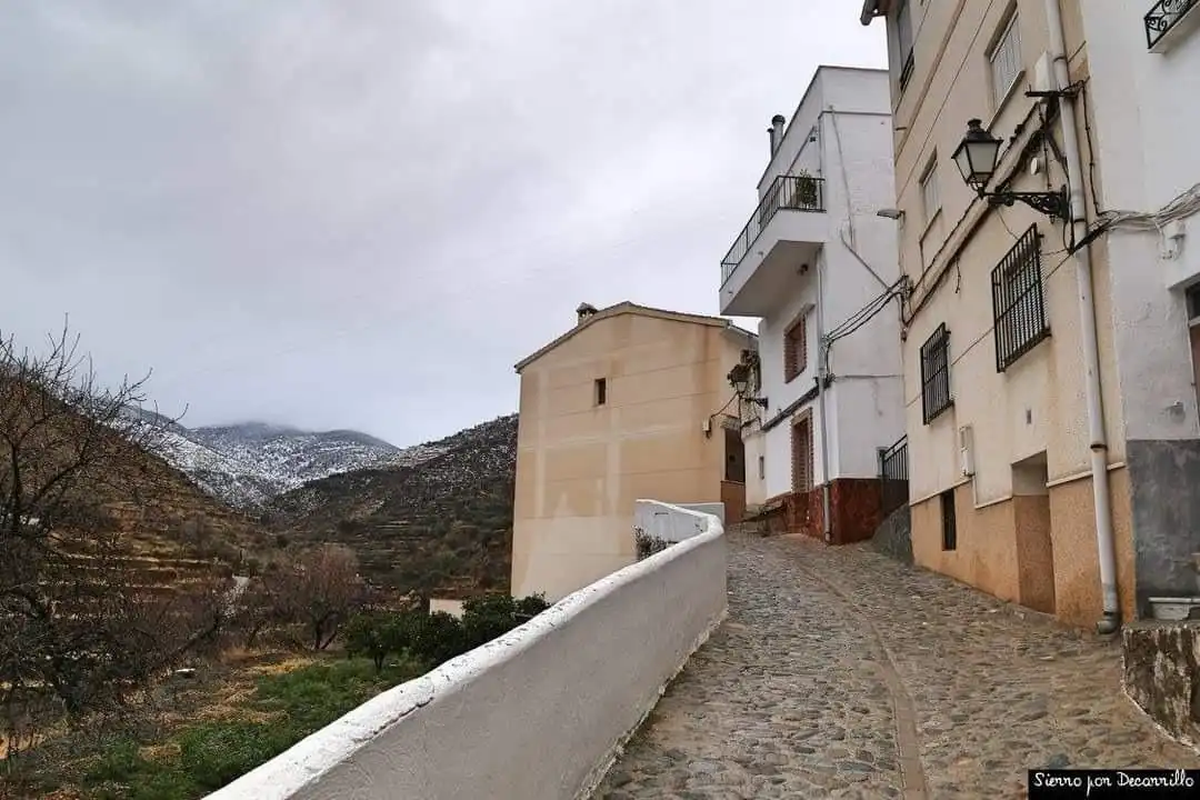 Vista exterior de Casa o xalet en venda en Sierro amb Terrassa i Traster