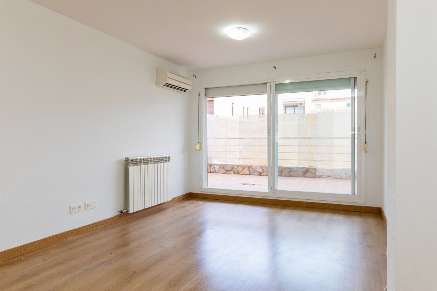 Schlafzimmer von Wohnung miete in La Puebla de Alfindén mit Heizung, Terrasse und Abstellraum