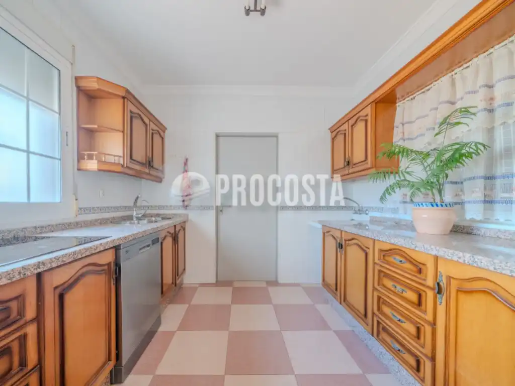 Cuina de Casa o xalet en venda en Fuente Vaqueros amb Aire condicionat, Jardí privat i Terrassa