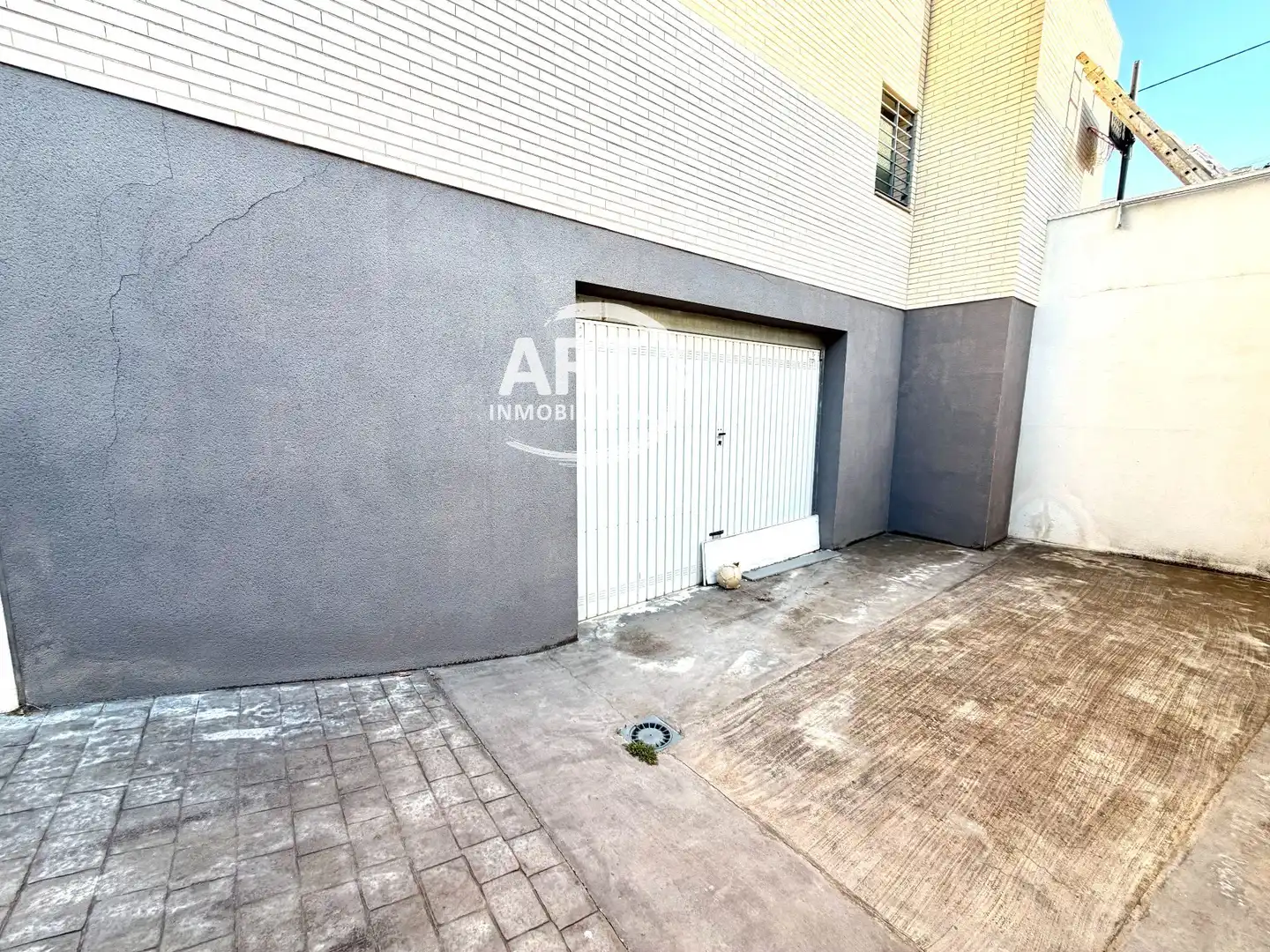Aparcament de Casa o xalet en venda en La Pobla de Vallbona amb Aire condicionat, Calefacció i Jardí privat