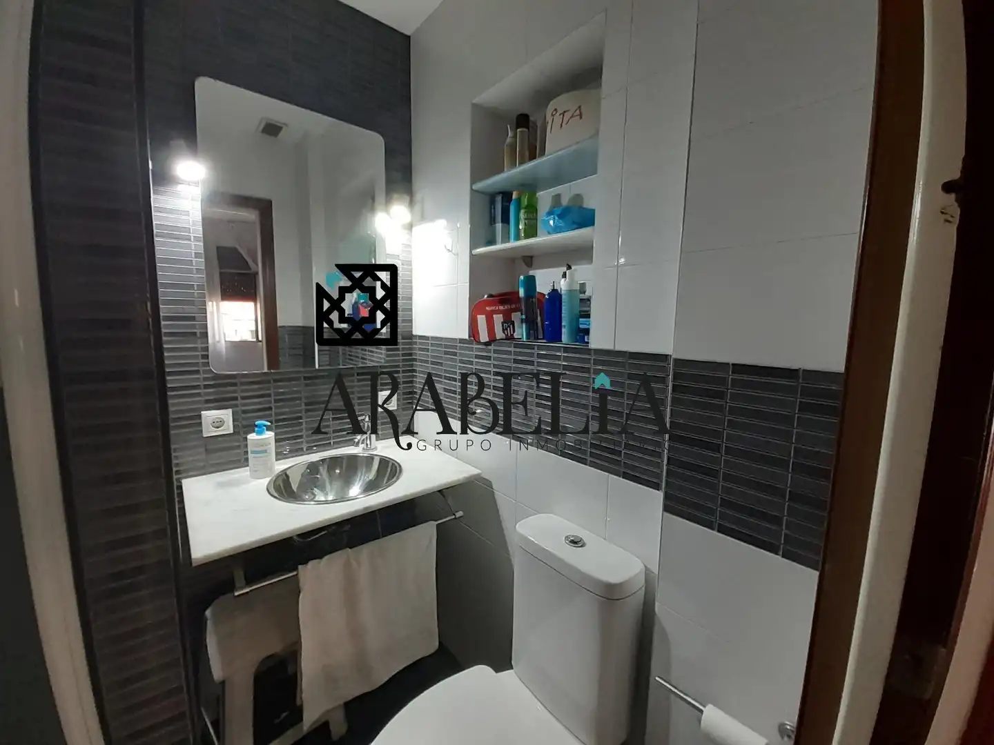 Bathroom of Flat for sale in Córdoba  with Air Conditioner, Terrace and Alarm