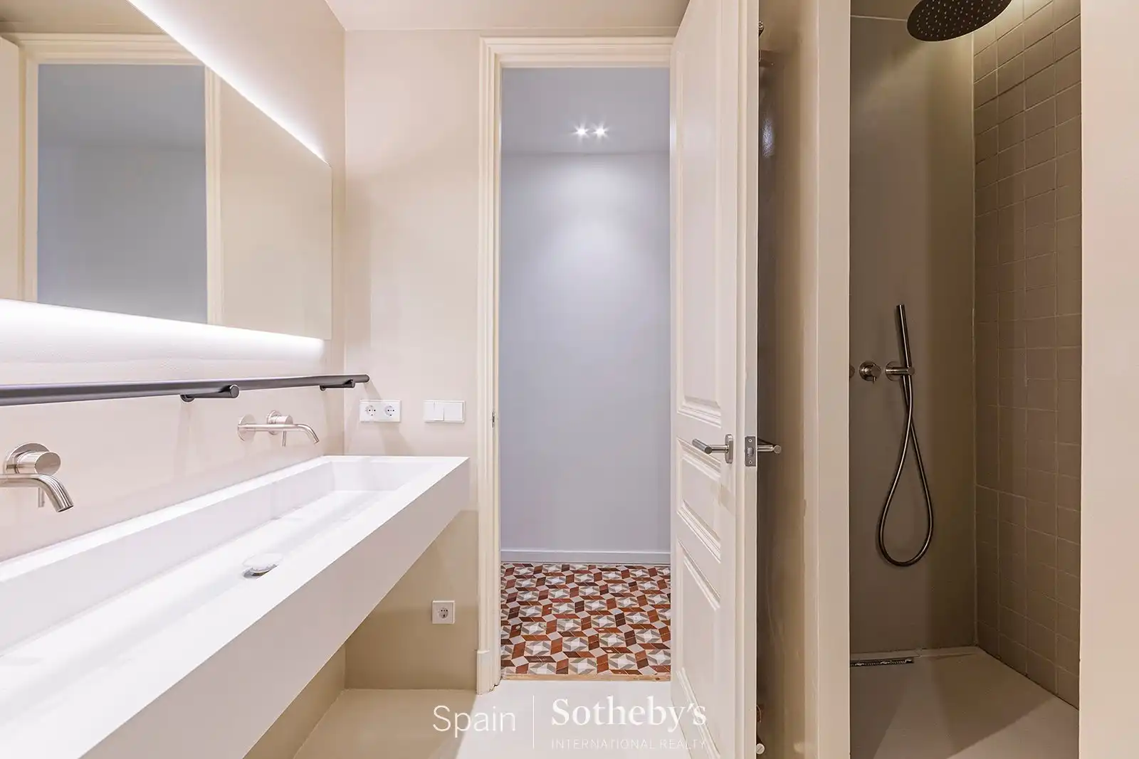 Bathroom of Apartments for sale in Barcelona  with Air Conditioner and Heating