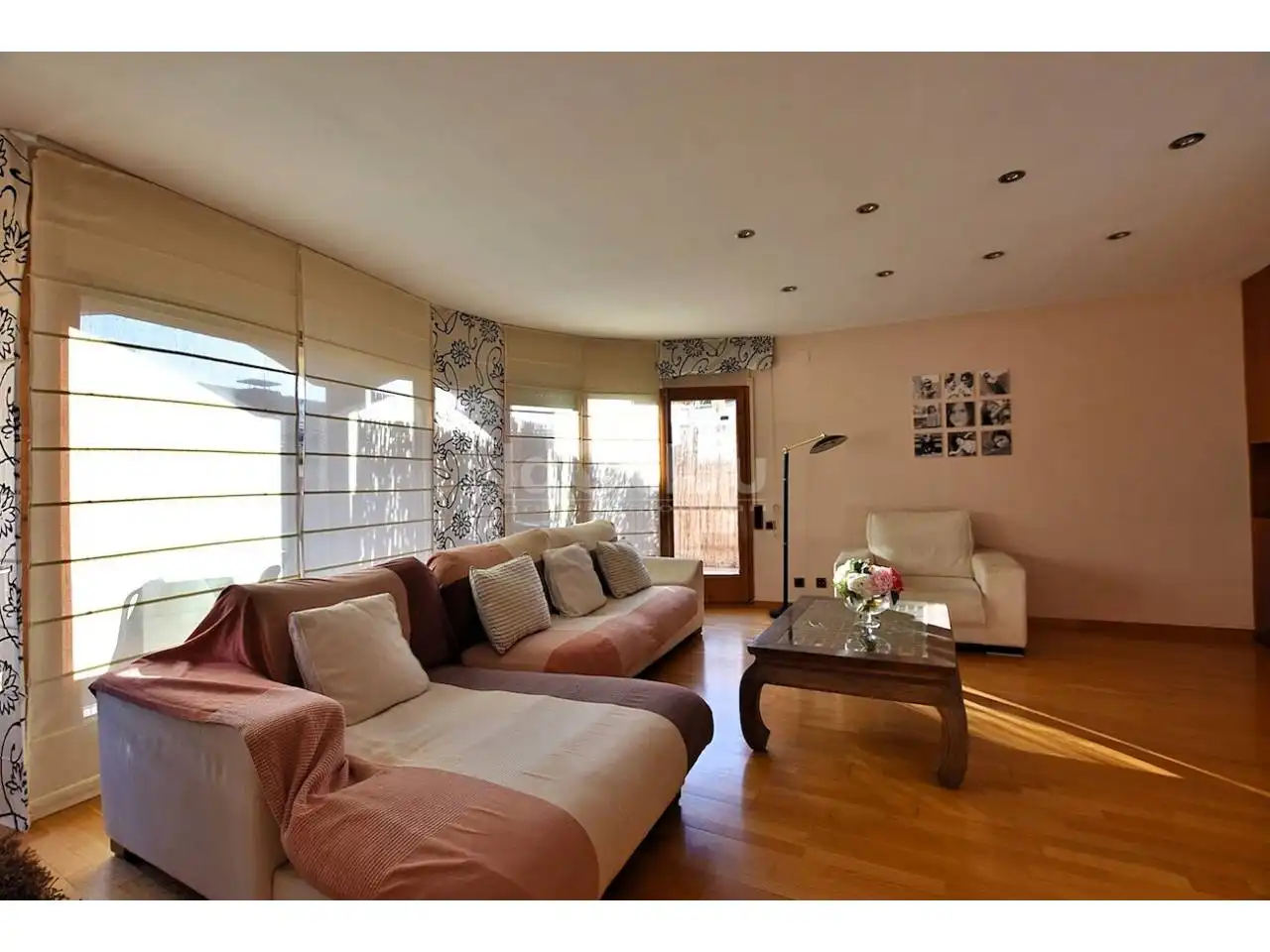 Sala d'estar de Dúplex en venda en Manlleu amb Calefacció, Parquet i Terrassa