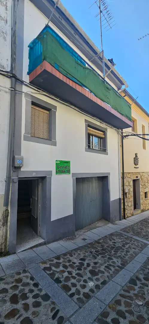 Vista exterior de Casa adosada en venta en Hoyos con Lavadora y Balcón