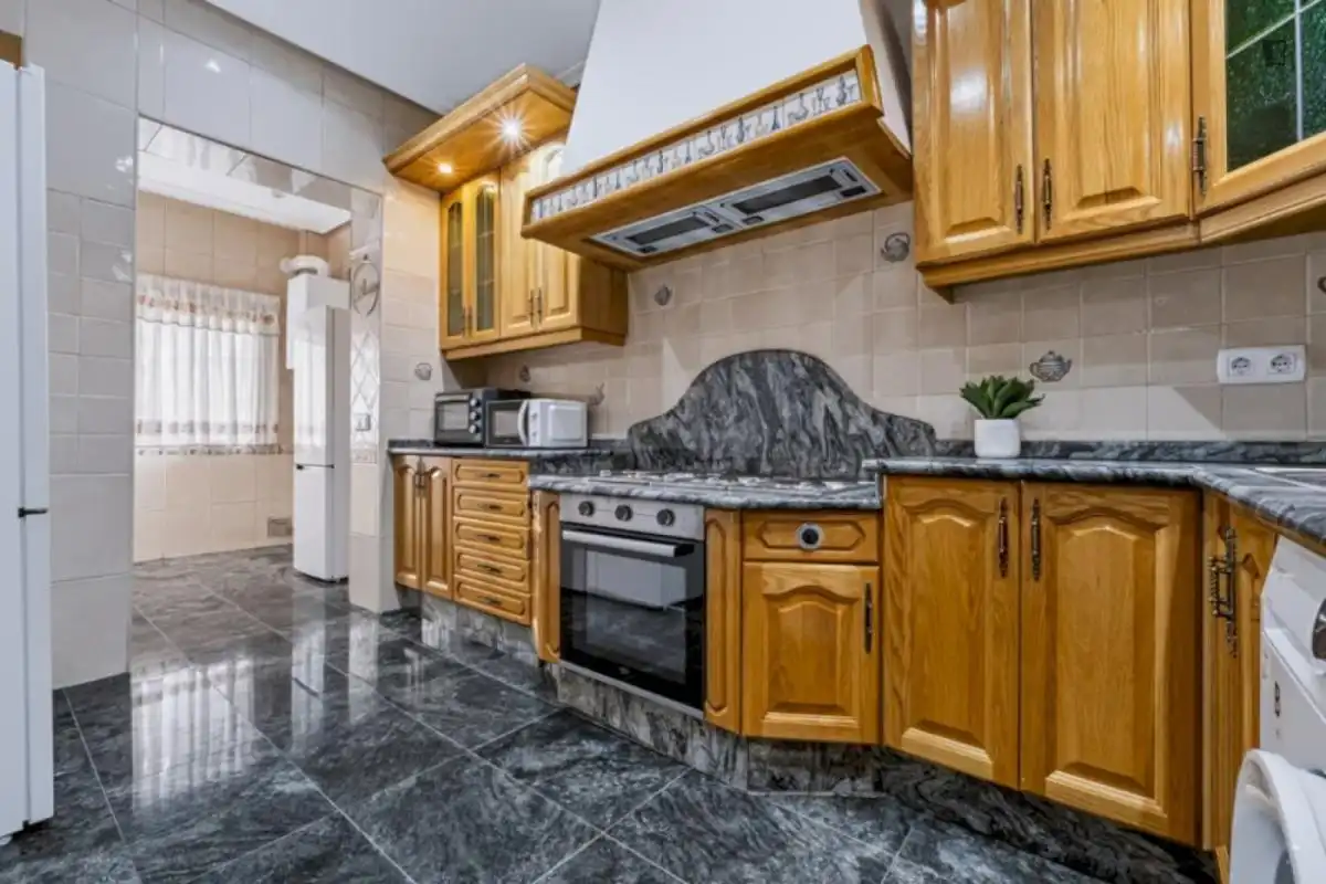 Kitchen of Houses for share in Madrid  with Heating, Furnished and Oven