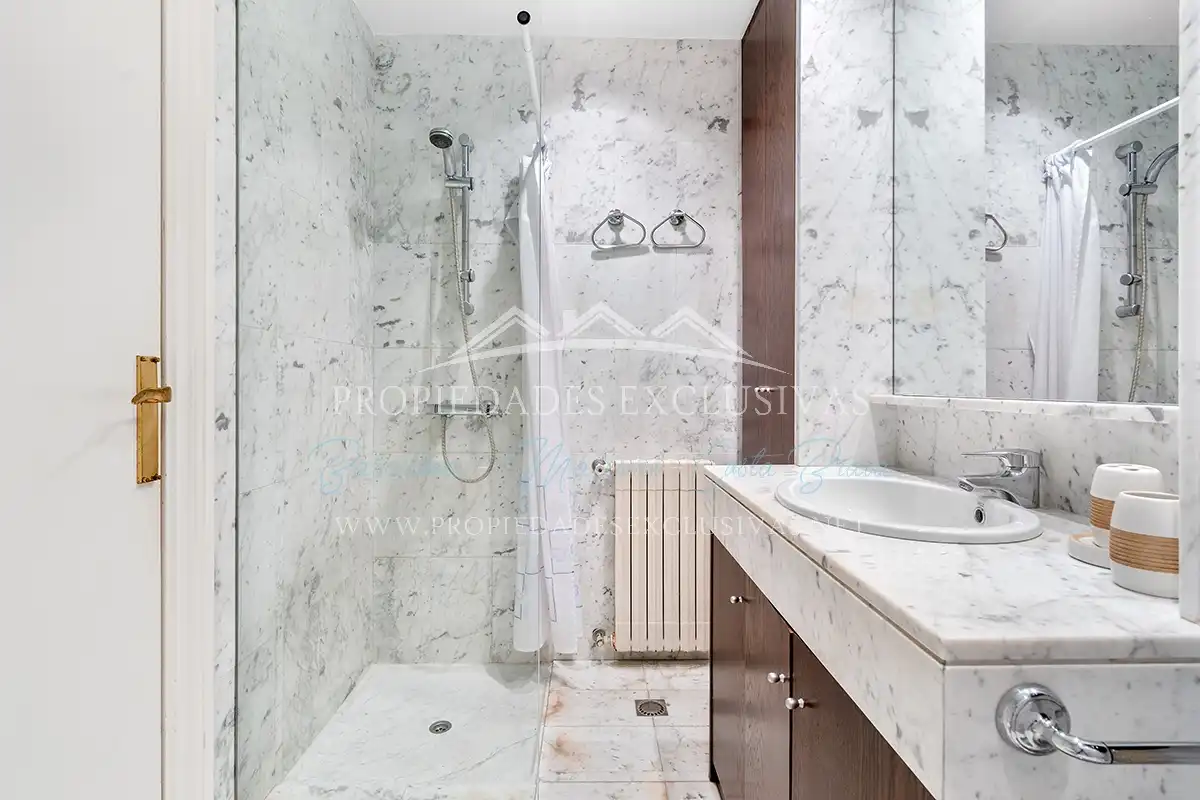 Badezimmer von Haus oder Chalet zum Verkauf in Alella mit Klimaanlage, Heizung und Privatgarten
