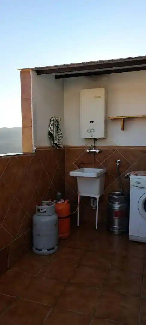 Bany de Pis en venda en Almedinilla amb Aire condicionat, Forn i Rentadora