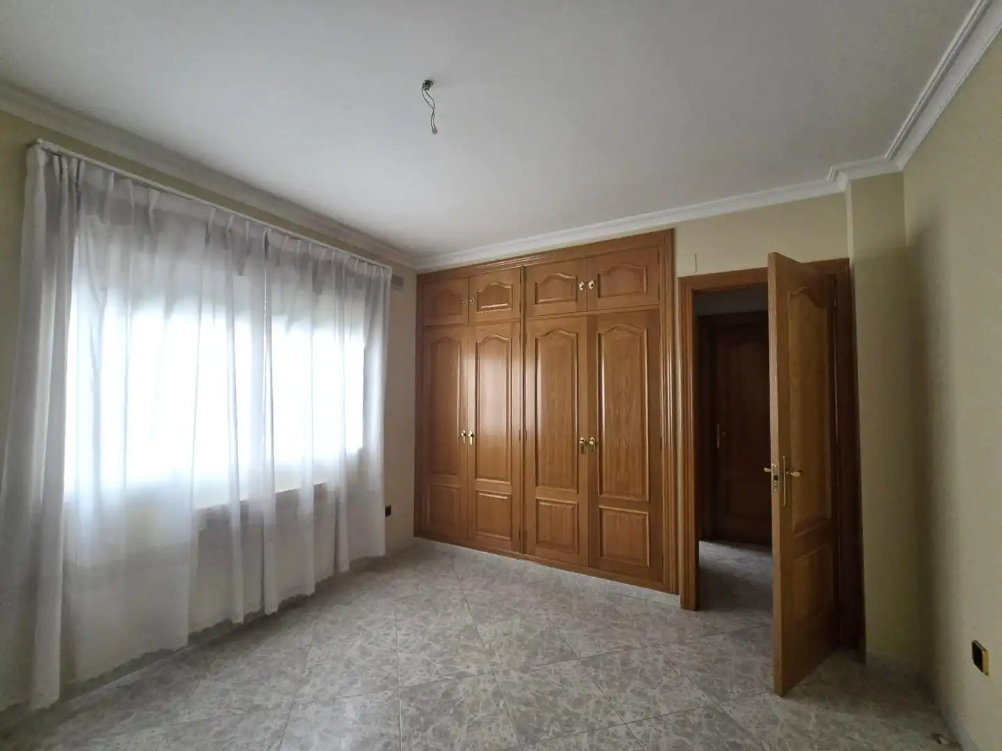 Houses for sale in Calle ALVARO DE HINOJOSA, Miralvalle - Av. Virgen del Puerto - La Data