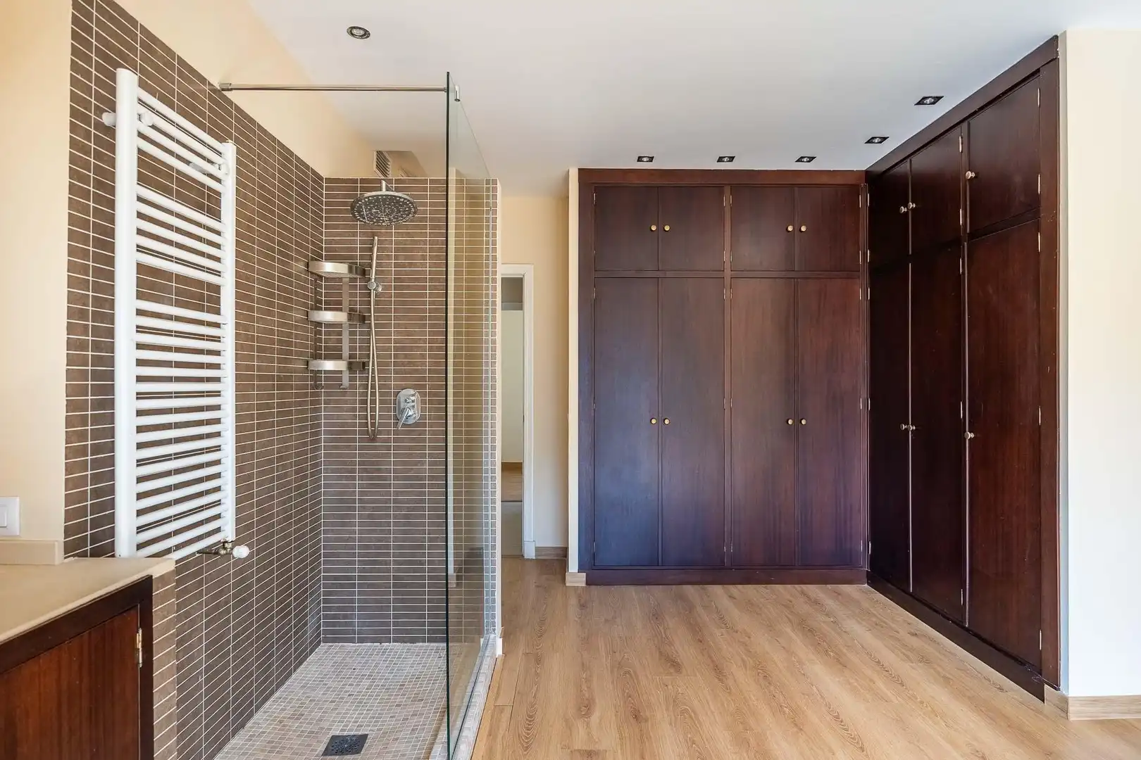 Baño de Casa adosada de alquiler en Espartinas con Aire acondicionado, Calefacción y Jardín privado