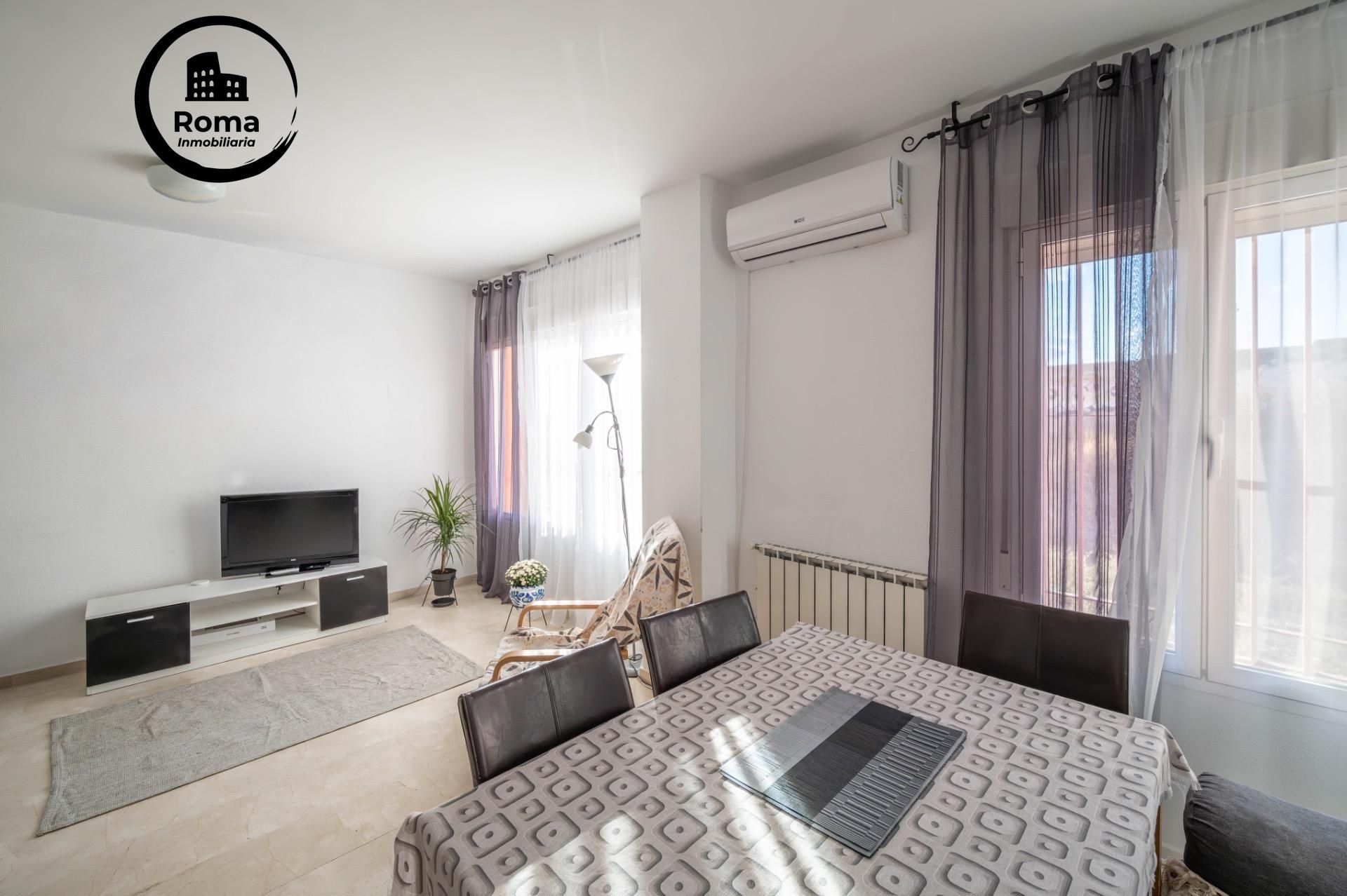 Living room of Flat for sale in  Granada Capital  with Heating and Balcony