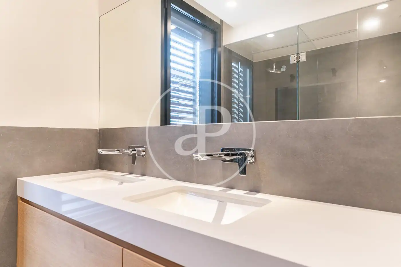 Bathroom of Flat for rent in Barcelona  with Air Conditioner, Heating and Private garden
