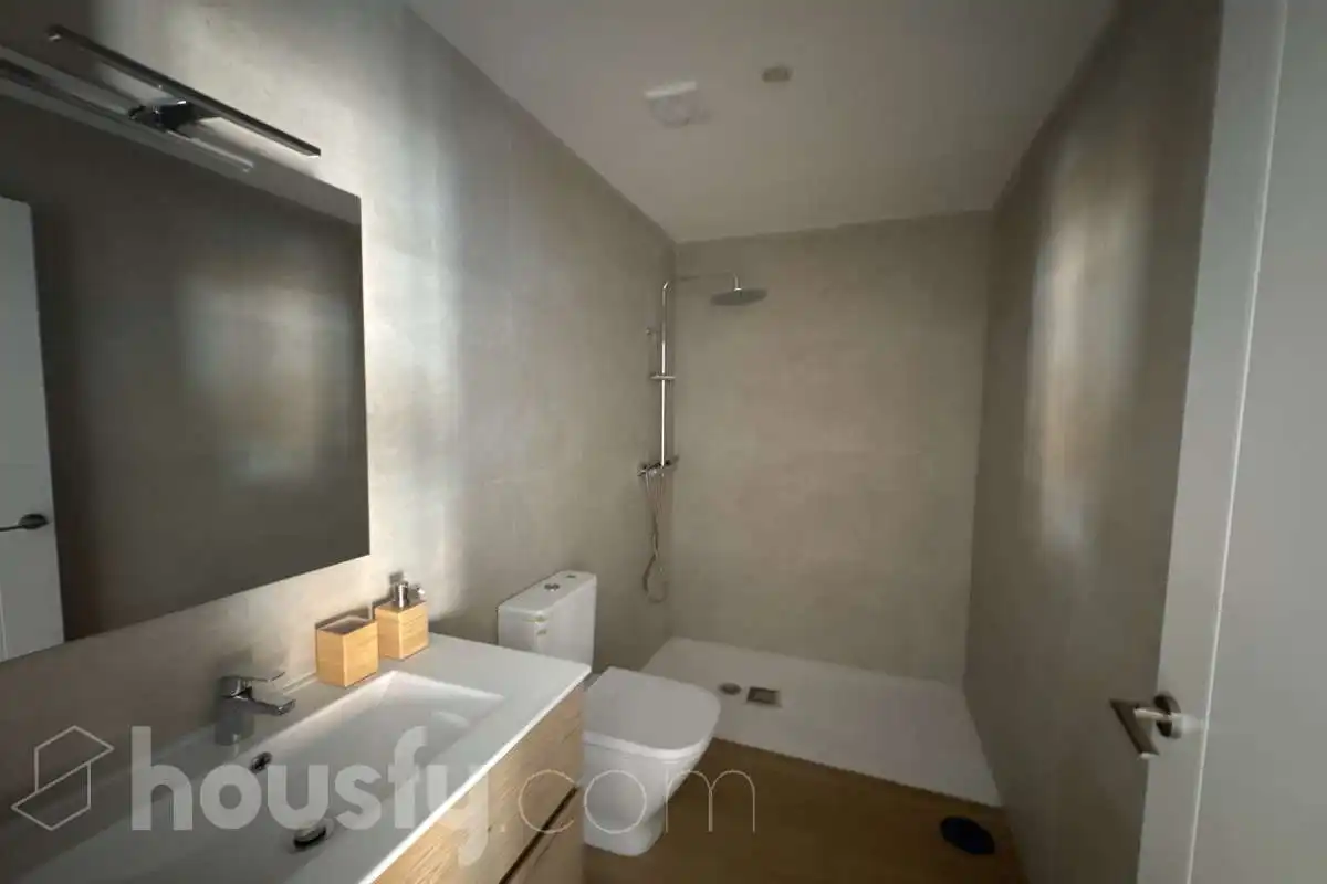 Badezimmer von Wohnung zur Miete in Madrid mit Klimaanlage, Heizung und Abstellraum