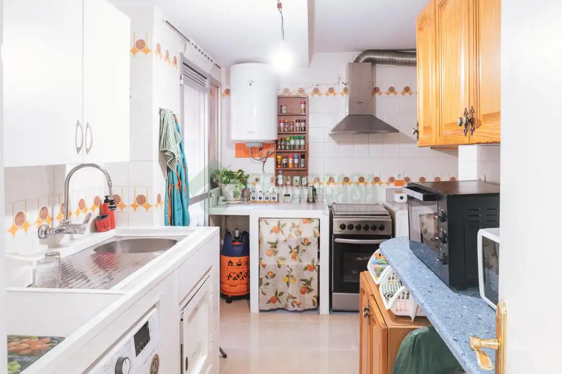 Kitchen of Flat for sale in Granada