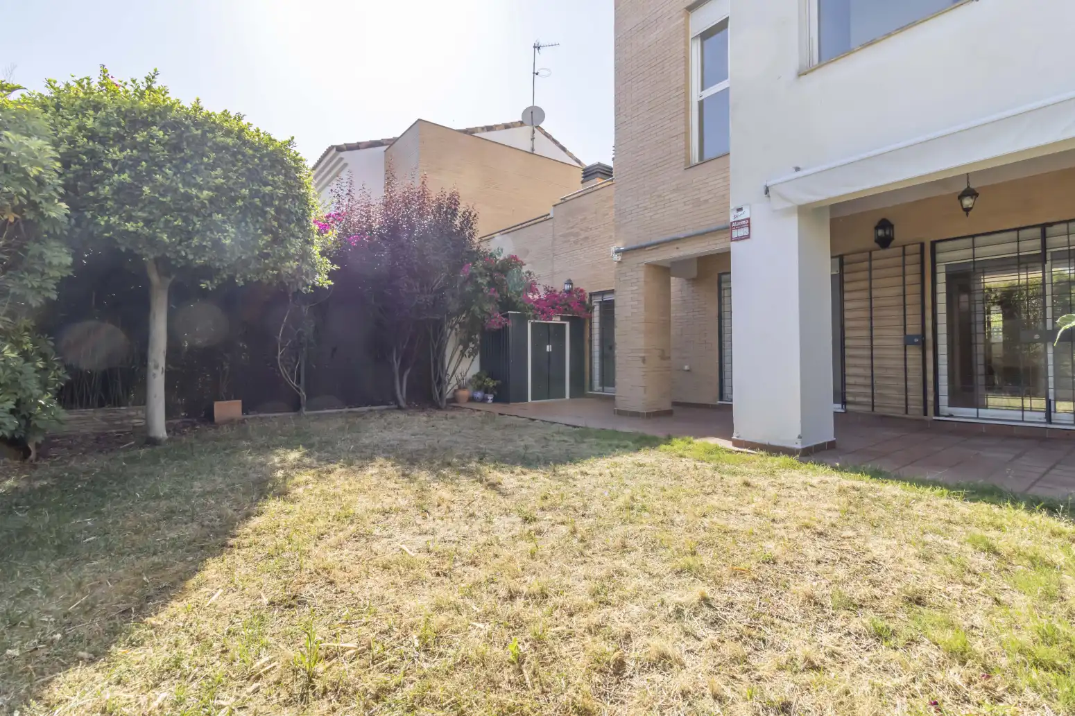 Jardín de Casa adosada en venta en Espartinas con Aire acondicionado, Terraza y Piscina
