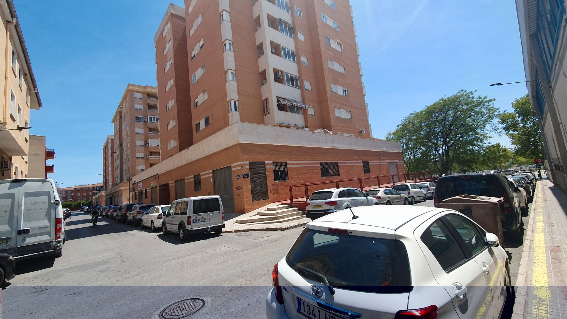 Vista exterior de Local en venta en Elda
