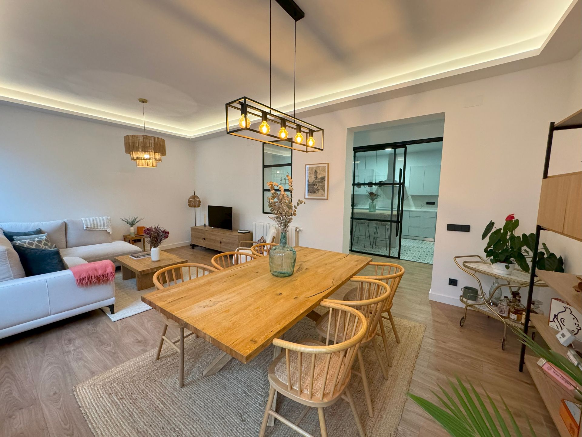 Dining room of Flat to rent in  Madrid Capital  with Air Conditioner, Heating and Parquet flooring