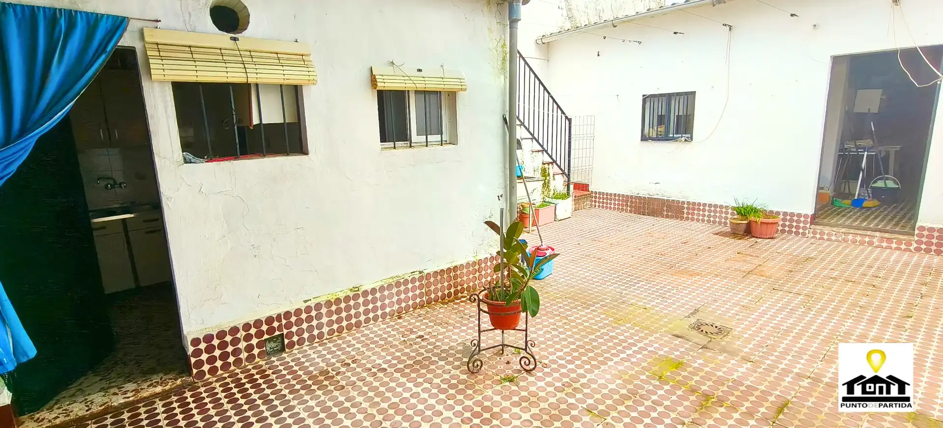 Vista exterior de Casa o xalet en venda en La Palma del Condado amb Traster, Moblat i TV
