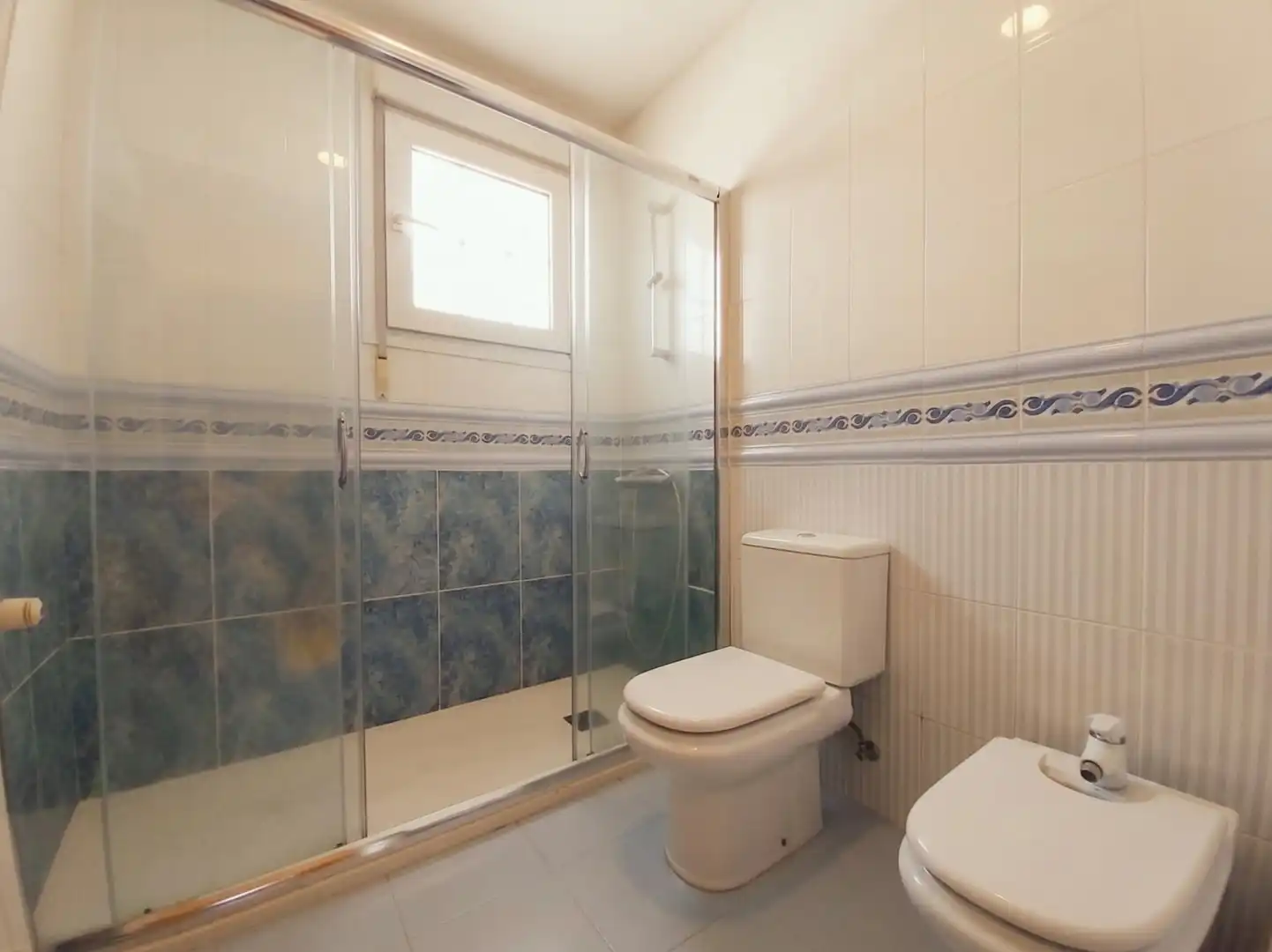 Baño de Casa o chalet en venta en Pozuelo de Alarcón con Aire acondicionado, Calefacción y Jardín privado