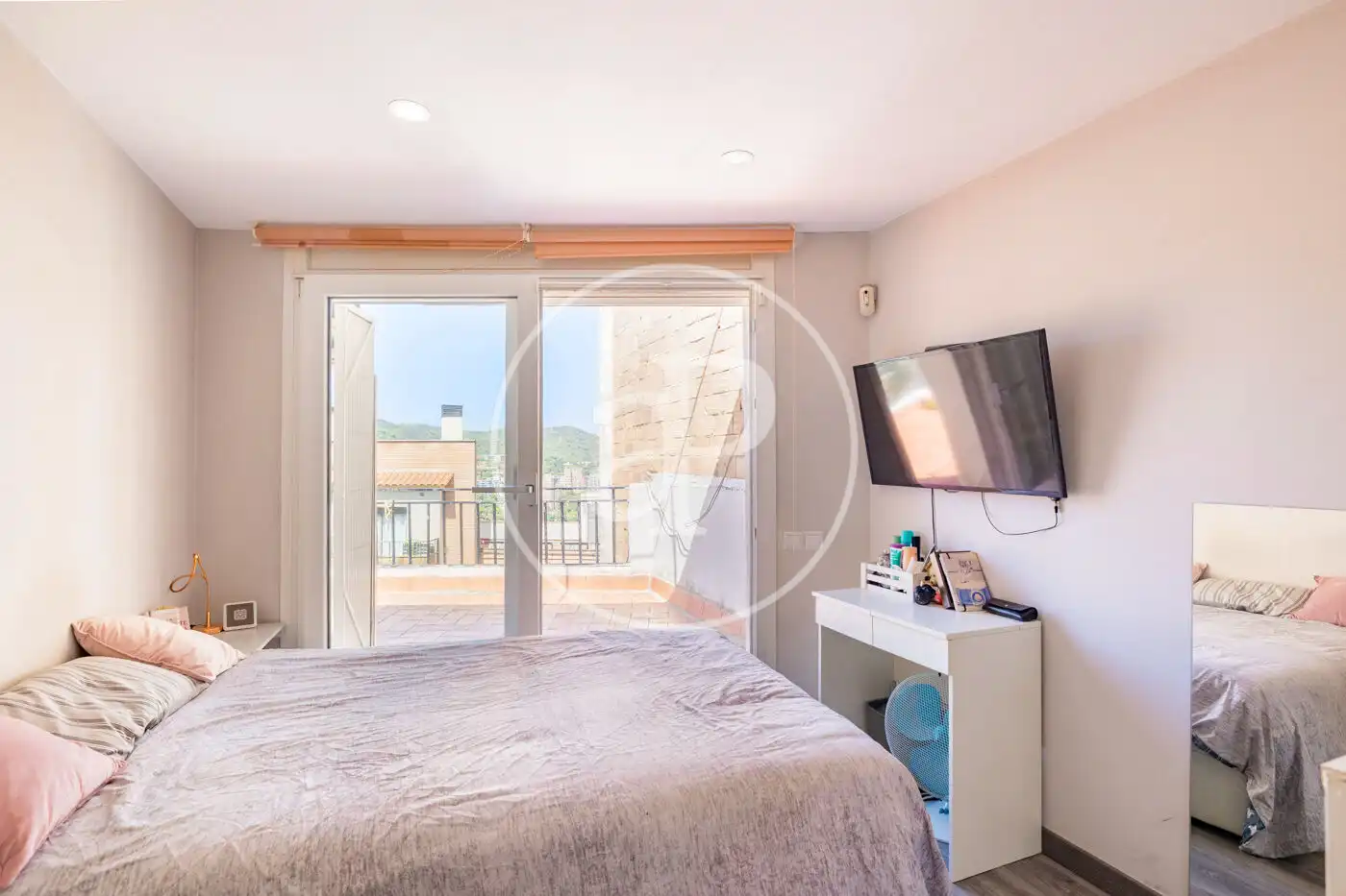 Schlafzimmer von Wohnung zum Verkauf in Barcelona mit Klimaanlage, Heizung und Terrasse