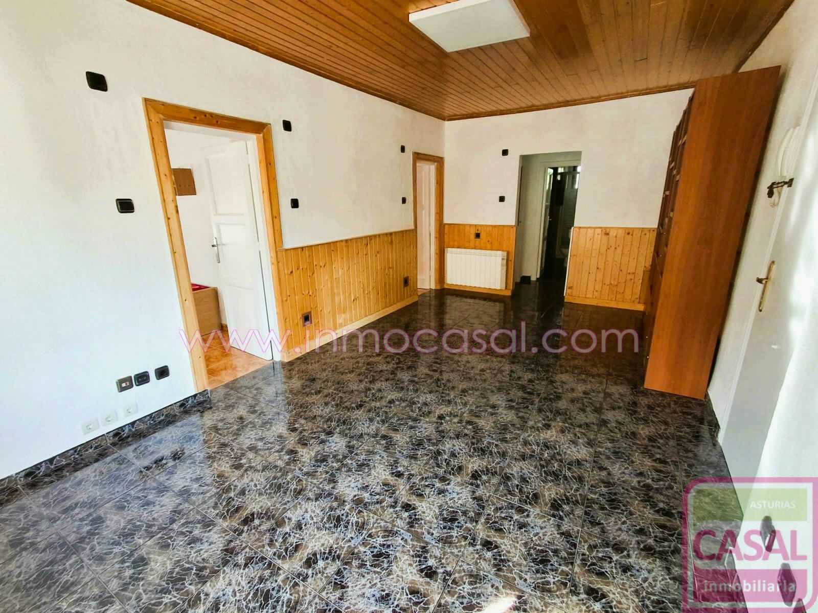 Sala de estar de Piso en venta en Avilés con Calefacción, Trastero y Amueblado