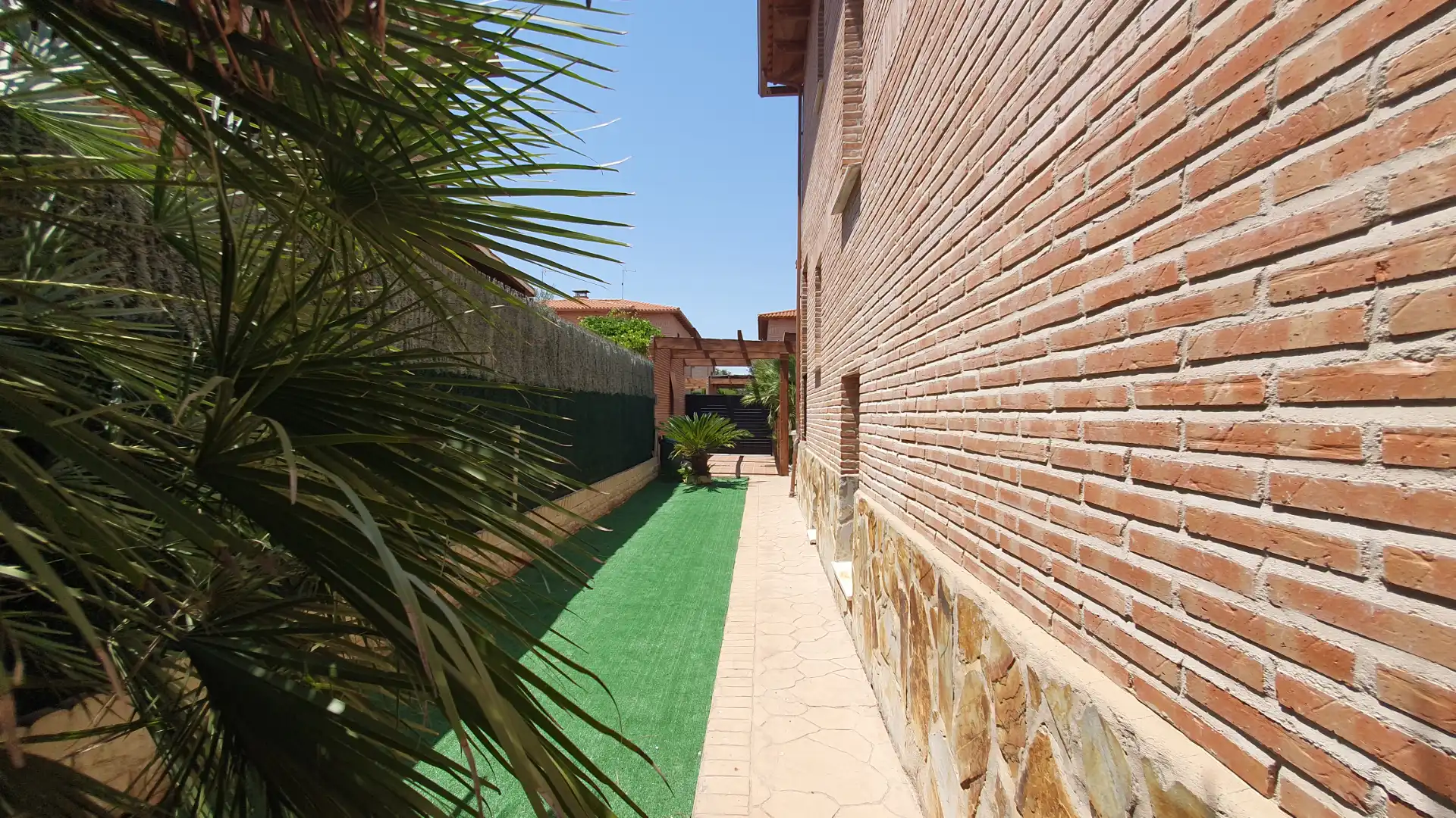 Jardí de Casa adosada en venda en Olías del Rey amb Aire condicionat, Calefacció i Jardí privat
