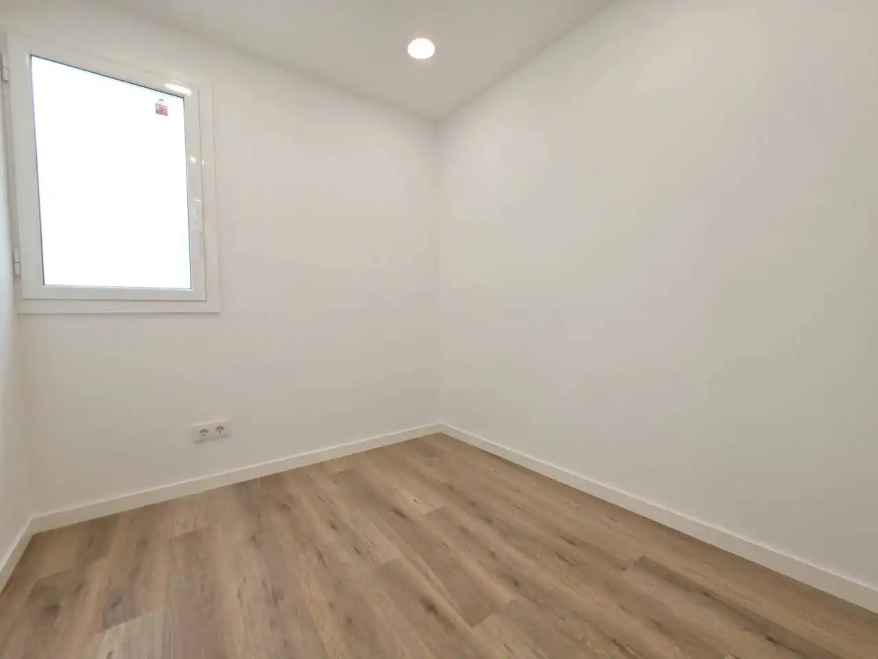 Schlafzimmer von Dachboden zum Verkauf in Barcelona mit Klimaanlage, Heizung und Parkett