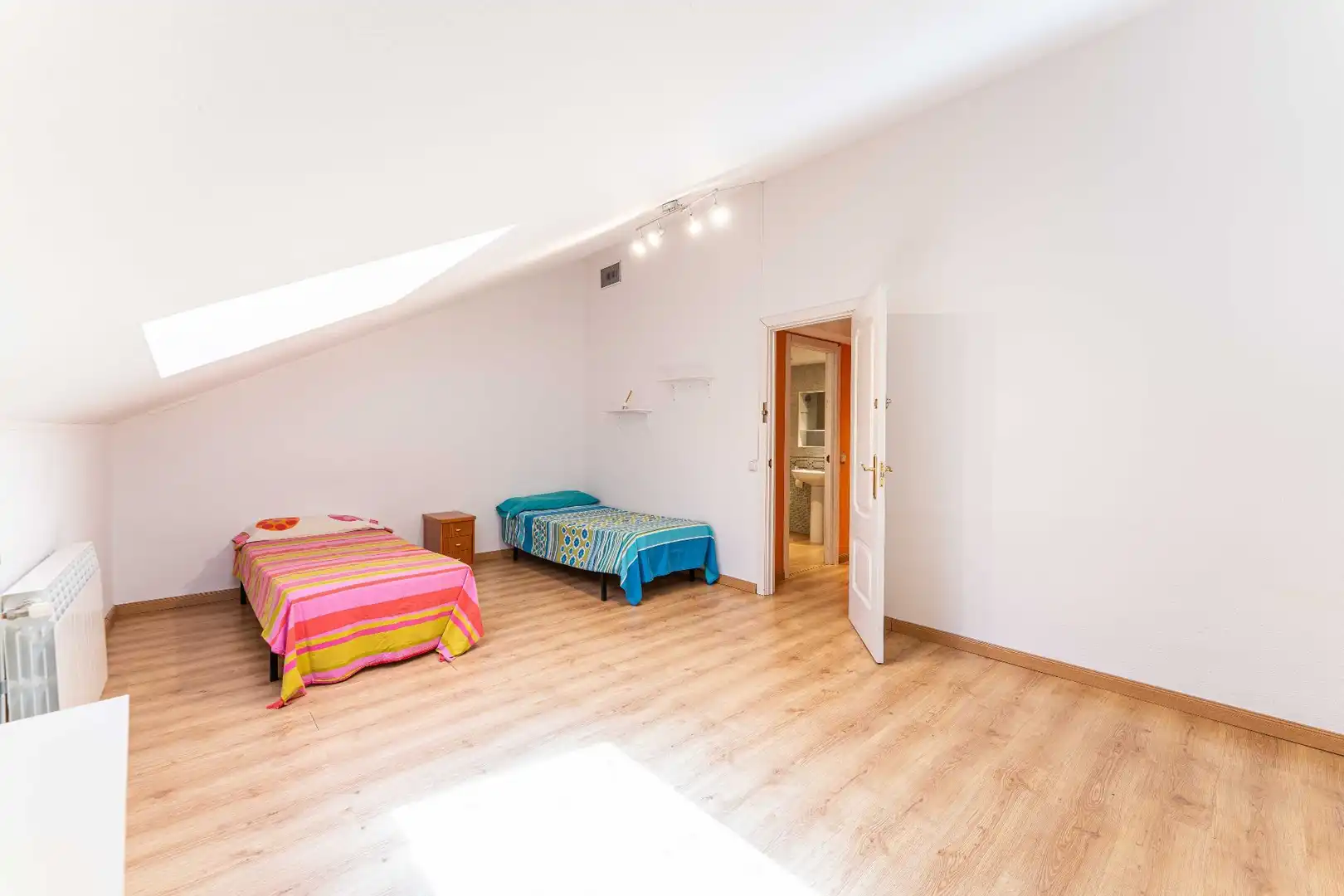 Habitación de Casa adosada en venta en Fuenlabrada con Aire acondicionado, Calefacción y Jardín privado