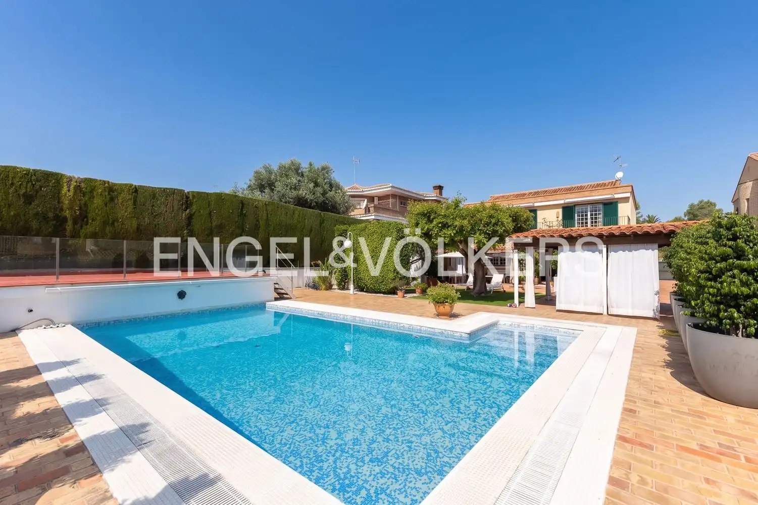 Piscina de Casa o xalet en venda en Torrent amb Aire condicionat, Calefacció i Jardí privat