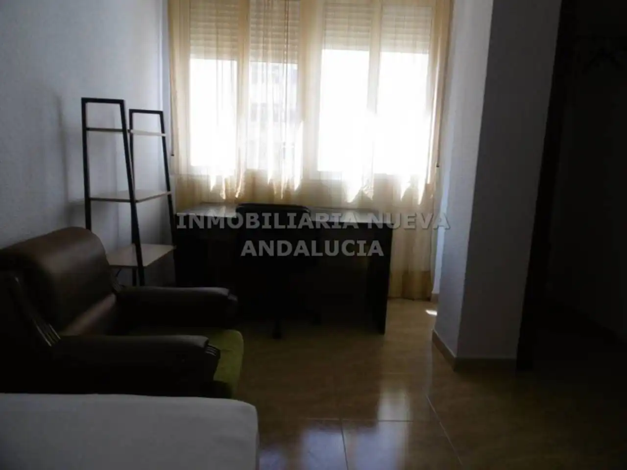 Habitación de Piso de alquiler en Almería con Terraza y Amueblado