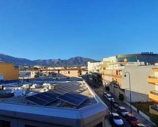 Vista exterior de Àtic en venda en Mijas amb Aire condicionat i Terrassa