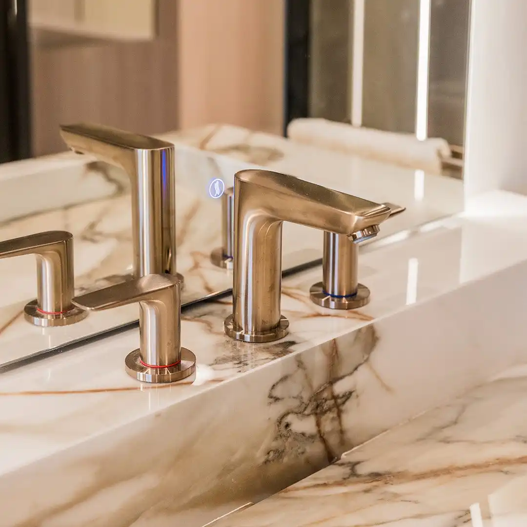 Badezimmer von Wohnung zum Verkauf in Estepona mit Klimaanlage, Heizung und Privatgarten