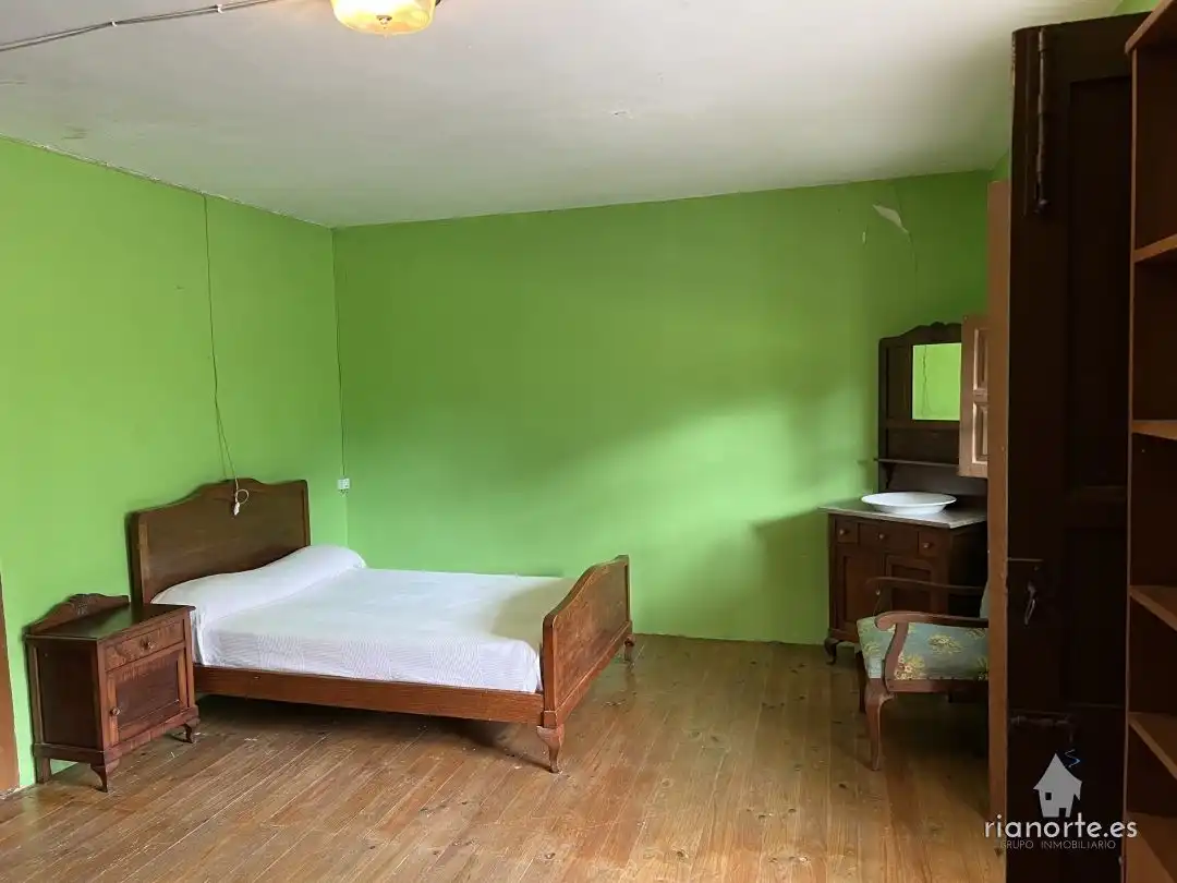 Dormitori de Casa adosada en venda en Ribadesella amb Jardí privat