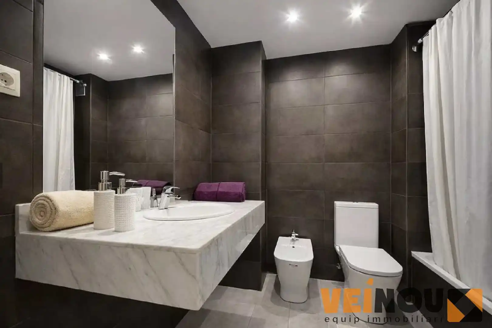 Bathroom of Flat for sale in Badalona  with Air Conditioner, Heating and Terrace