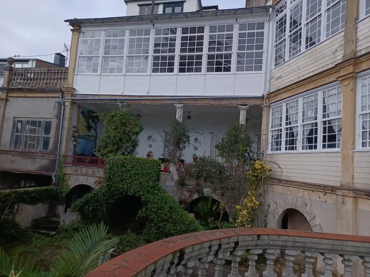 Vista exterior de Casa o xalet en venda en Ribadeo amb Calefacció, Jardí privat i Parquet