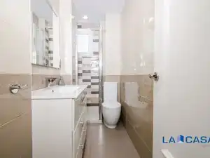 Badezimmer von Wohnung zum Verkauf in Bilbao  mit Heizung und Balkon