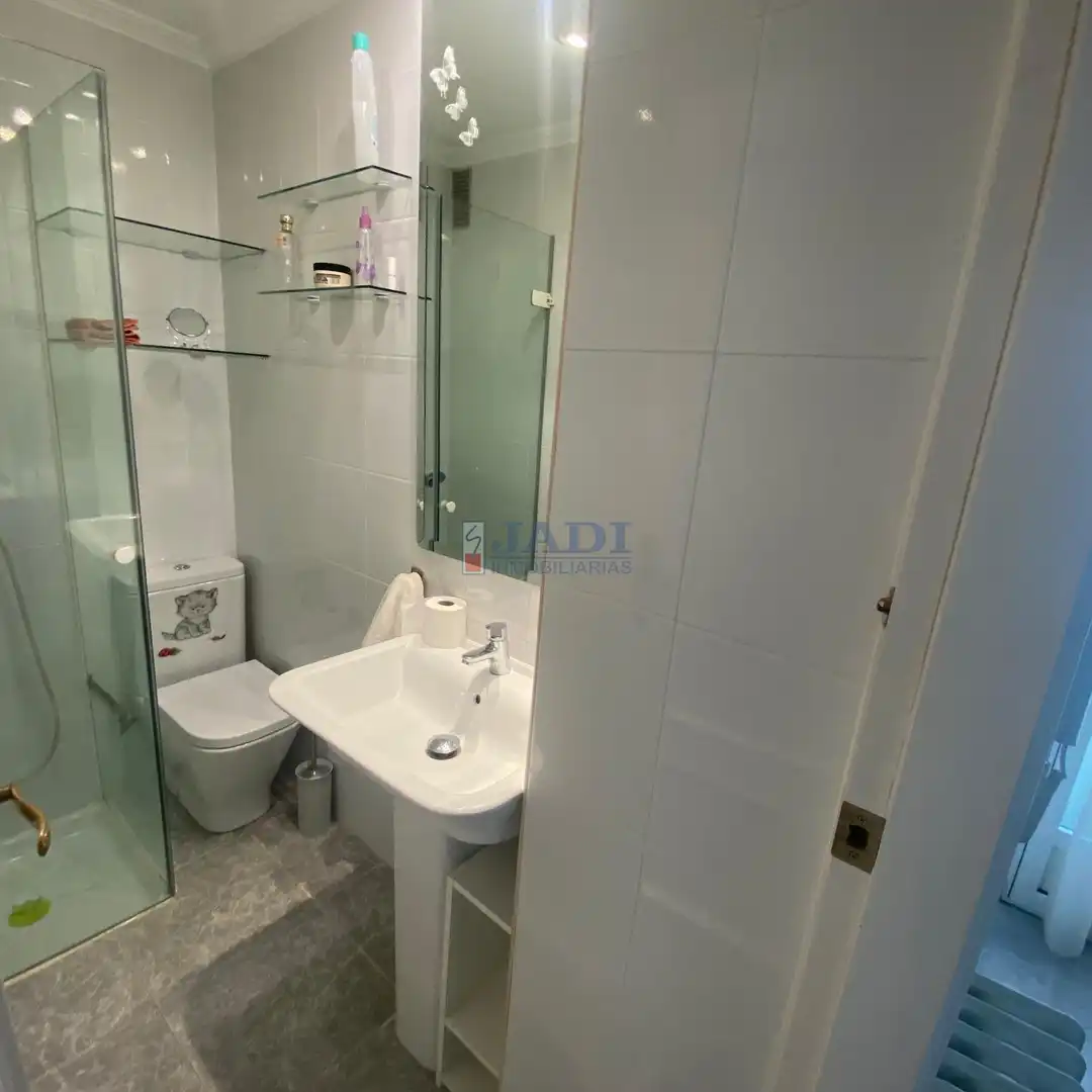 Bathroom of Flat for sale in Valdepeñas  with Air Conditioner, Heating and Terrace