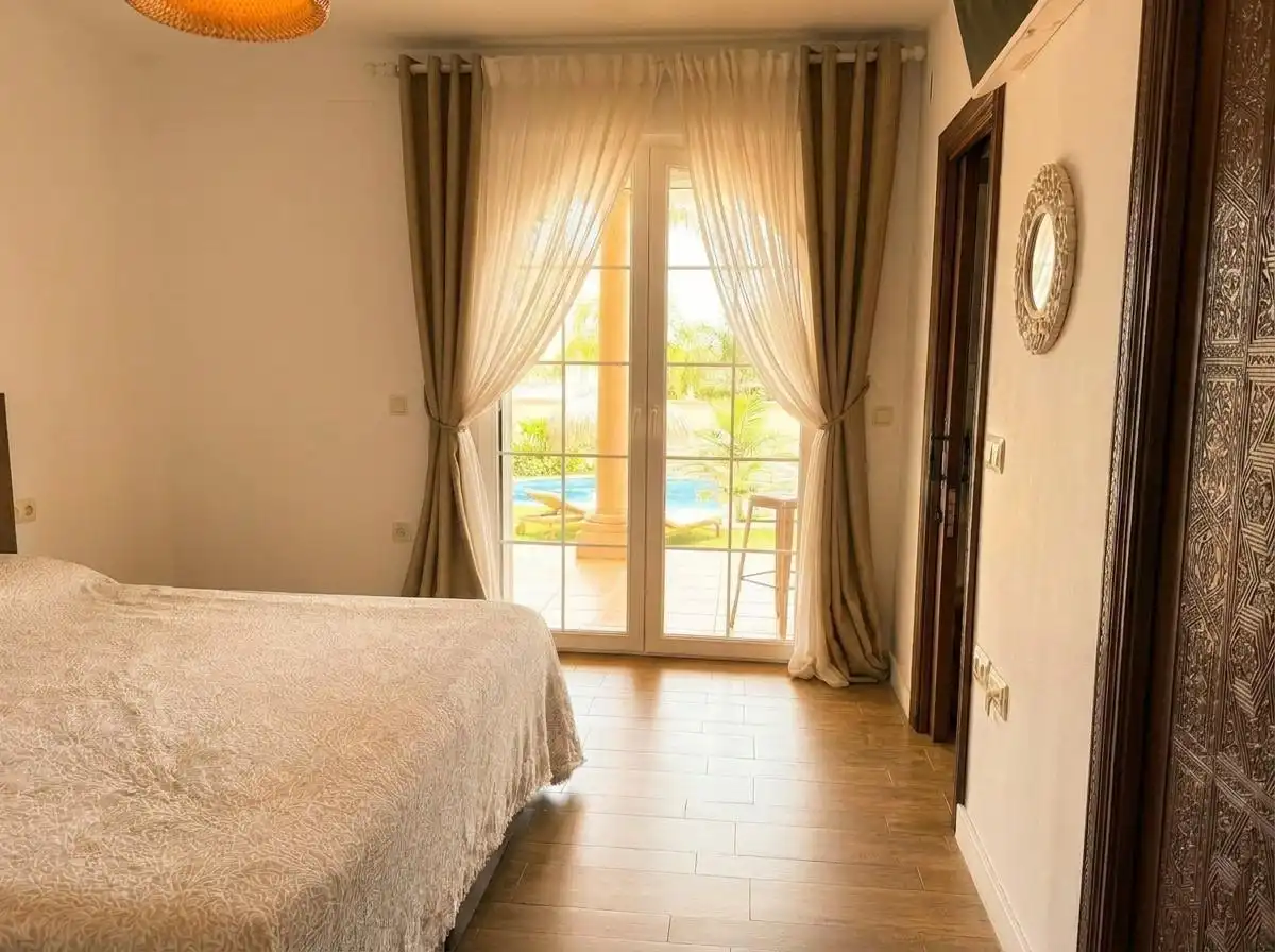 Habitación de Casa o chalet en venta en San Vicente del Raspeig / Sant Vicent del Raspeig con Aire acondicionado, Jardín privado y Terraza