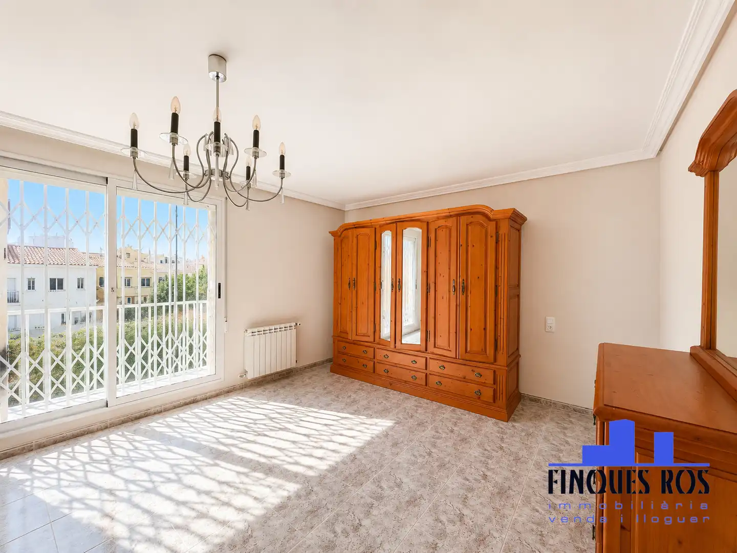 Sala de estar de Casa adosada en venta en Vinaròs con Calefacción, Terraza y Amueblado