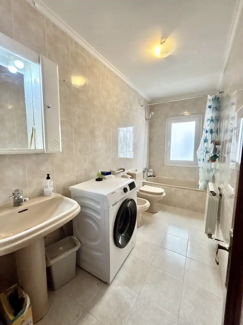 Baño de Piso en venta en Oviedo  con Calefacción y Parquet